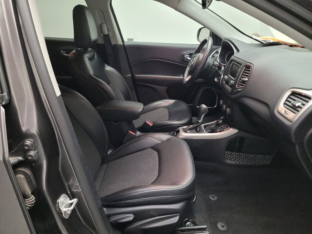 Used 2017 Jeep Compass Latitude w/ Safe & Security Group AWD/4WD image 21