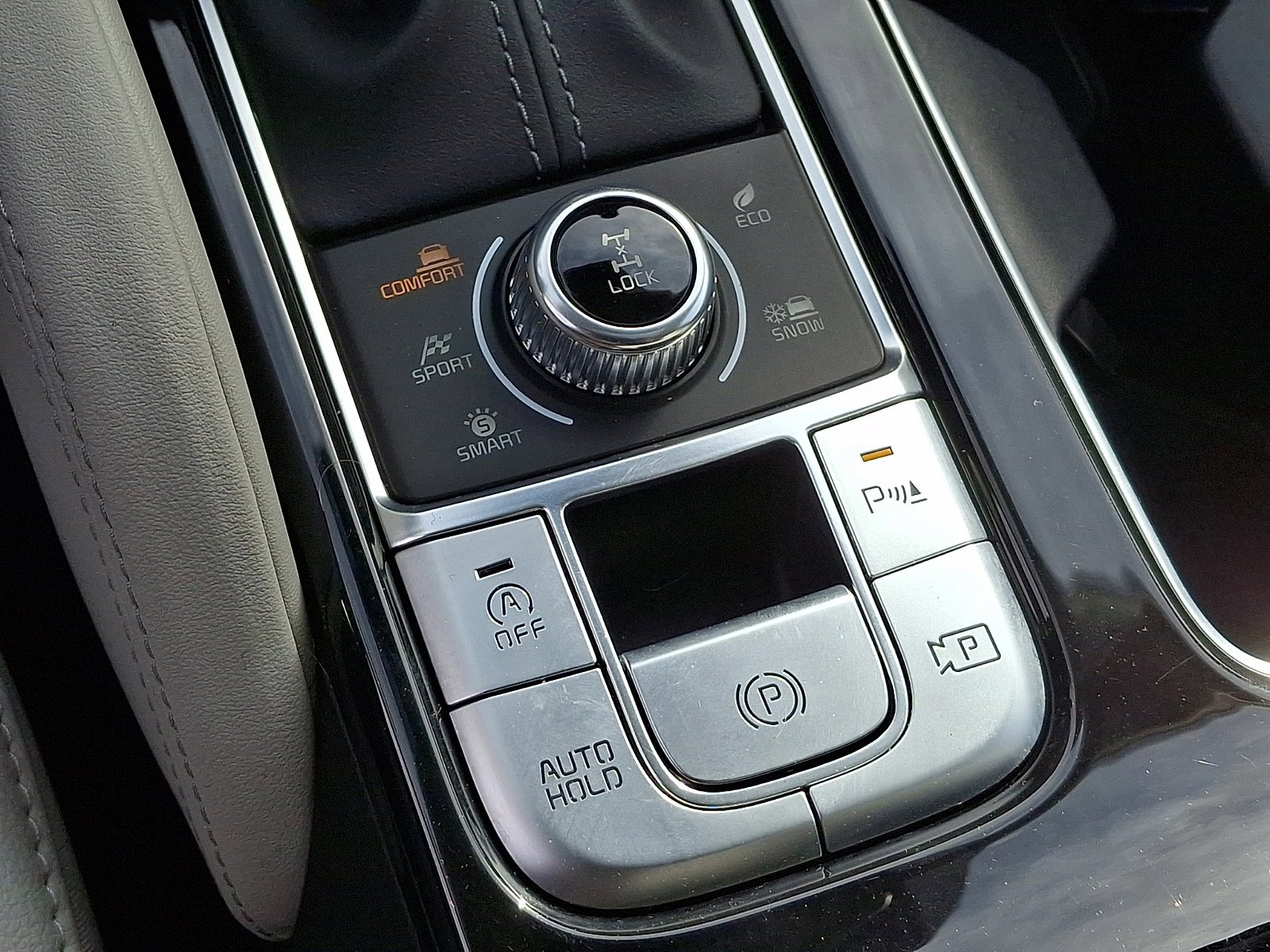 Used 2024 Kia Telluride SX w/ Towing Package image 28