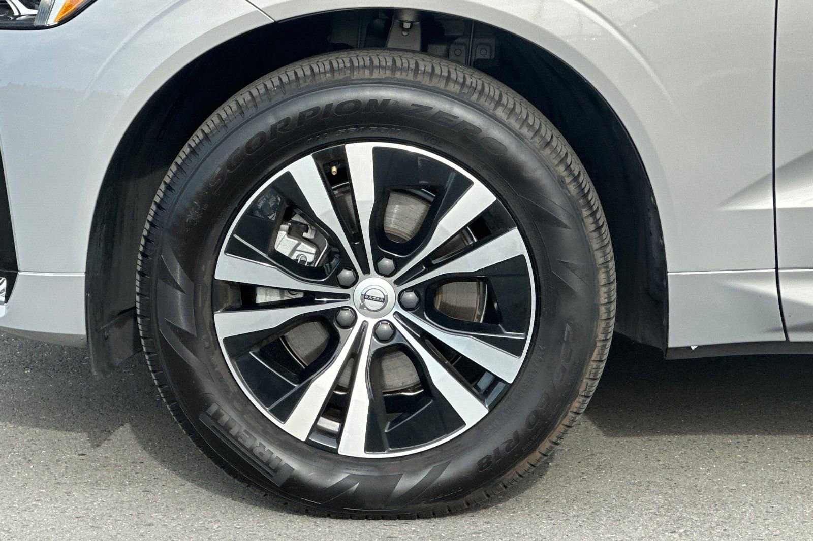 Certified 2024 Volvo XC60 B5 Core image 12