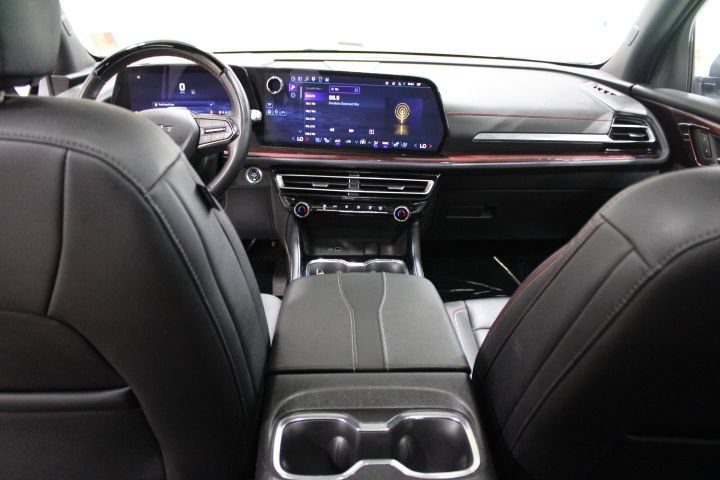 Used 2025 Chevrolet Traverse RS AWD/4WD image 32
