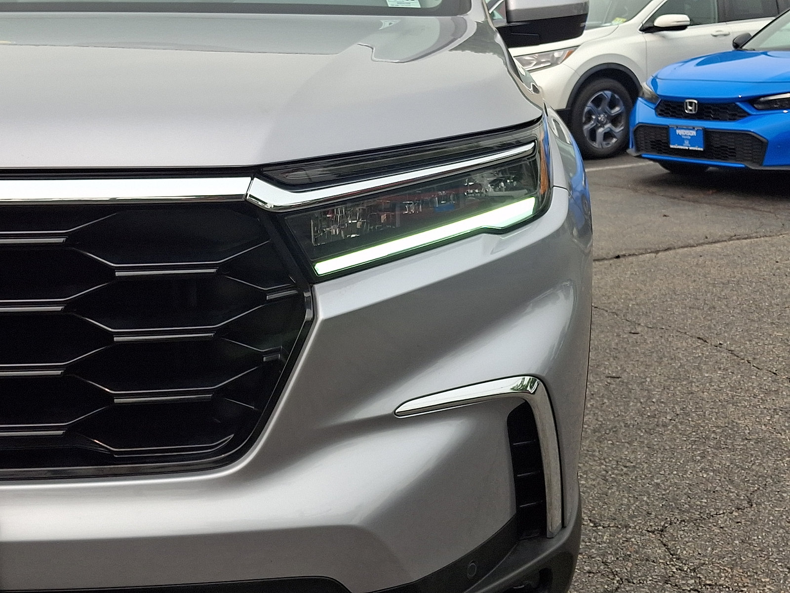 Used 2025 Honda Pilot Touring image 9