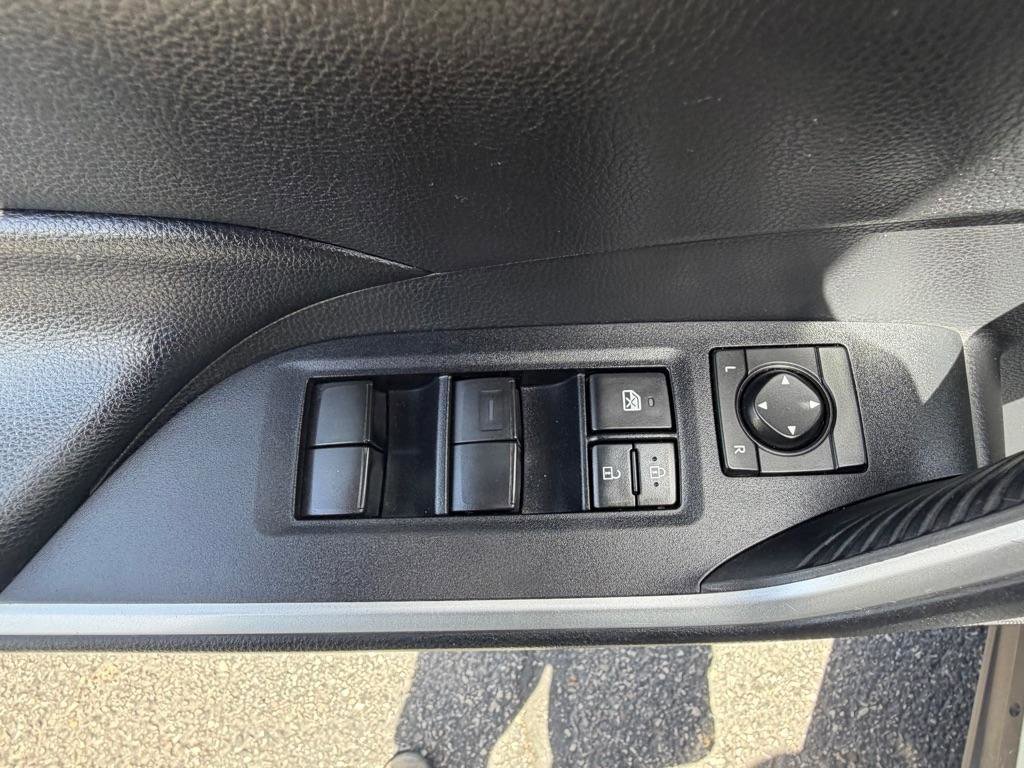 Used 2021 Toyota RAV4 LE w/ Carpet Mat Package (TMS) FWD image 21