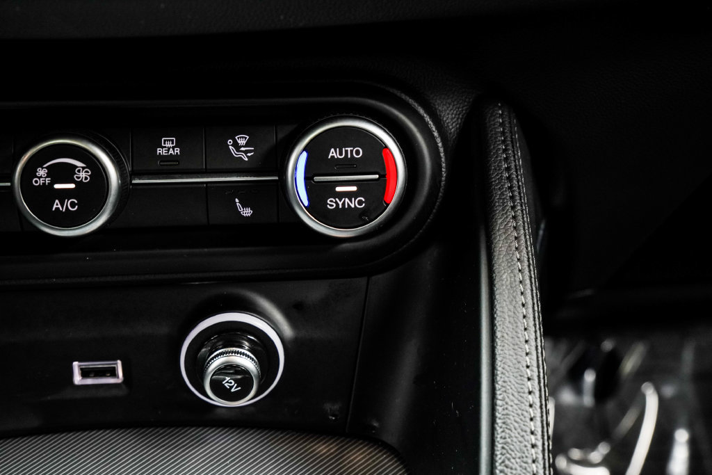 Used 2023 Alfa Romeo Stelvio Veloce AWD/4WD image 30