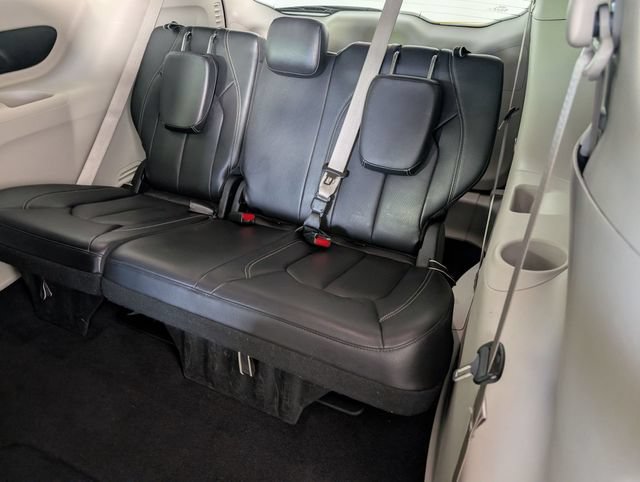 Used 2022 Chrysler Pacifica Touring-L FWD image 26