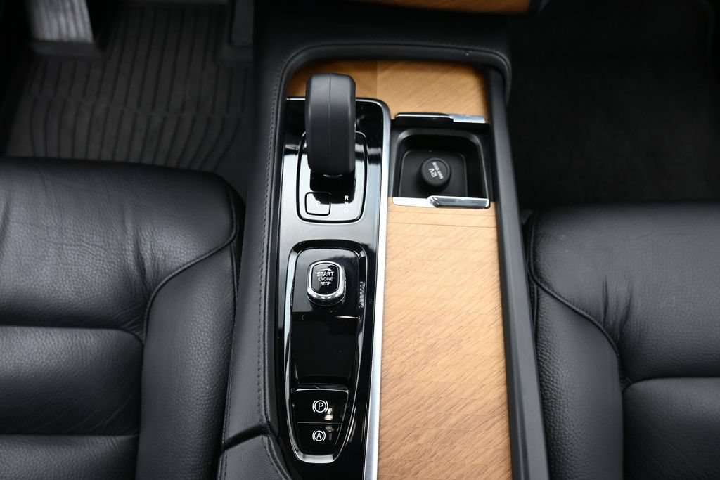 Used 2024 Volvo XC90 B6 Plus AWD/4WD image 14