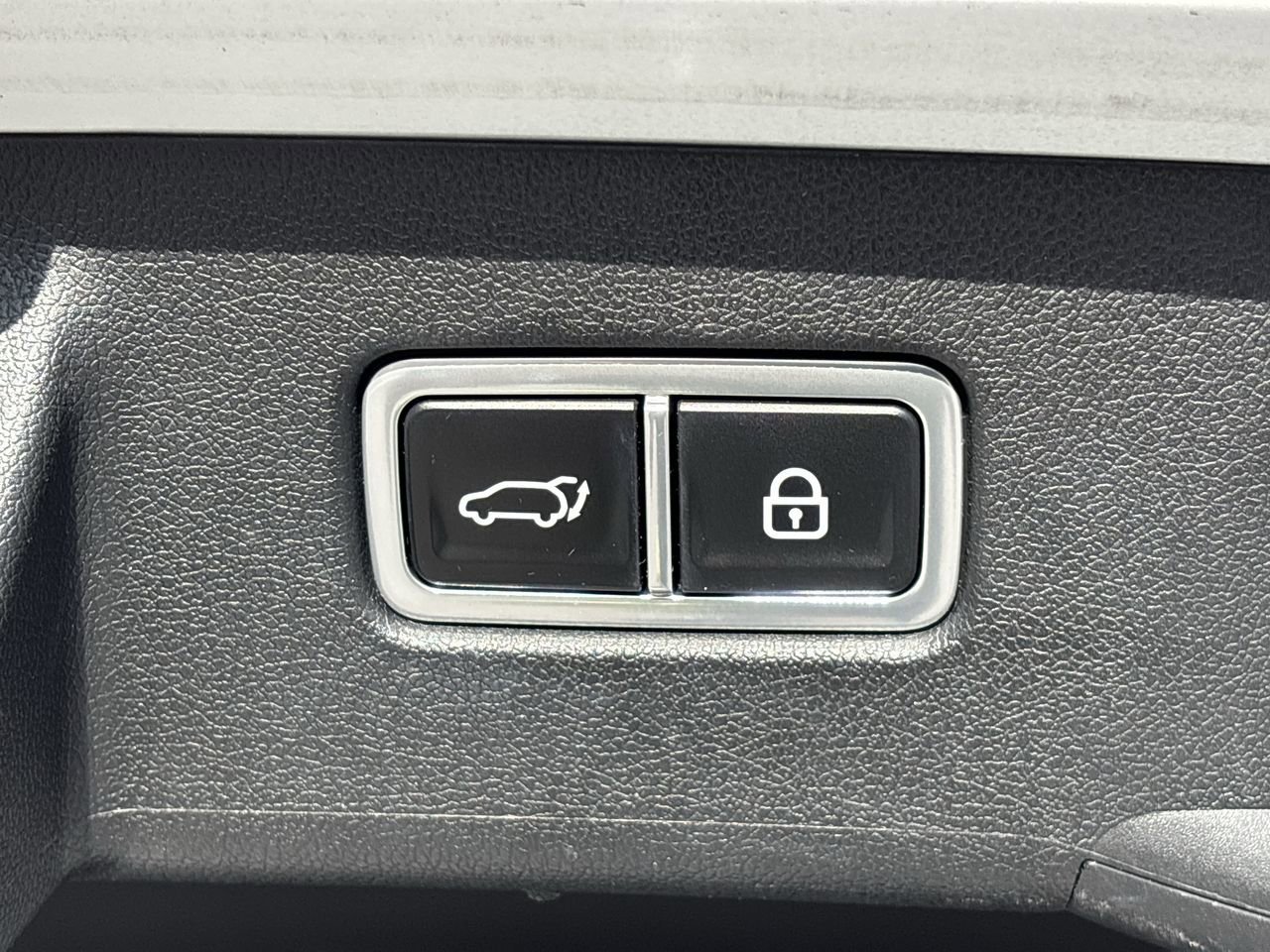 Used 2023 Kia Sorento SX image 9