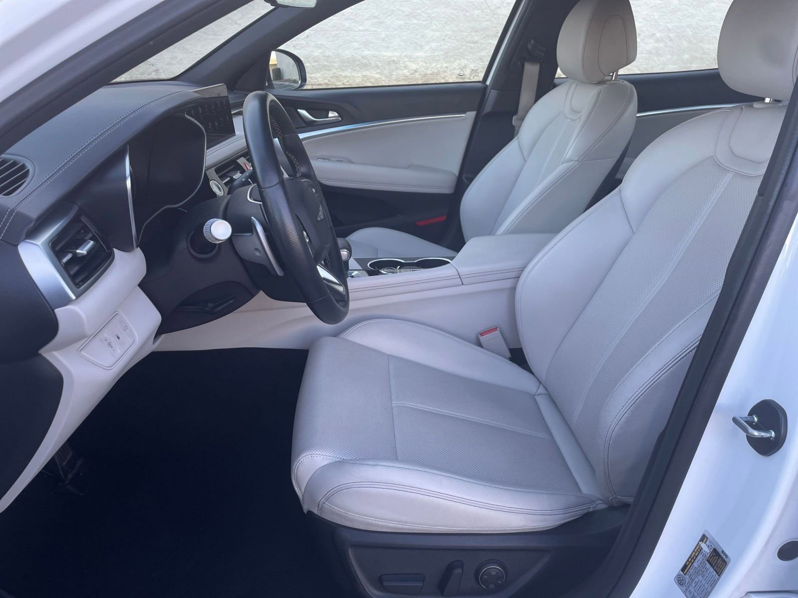 Used 2025 Genesis G70 2.5T image 29