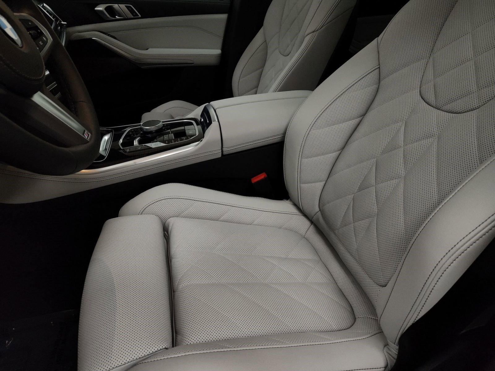 Used 2026 BMW X5 xDrive40i w/ M Sport Package AWD/4WD image 18