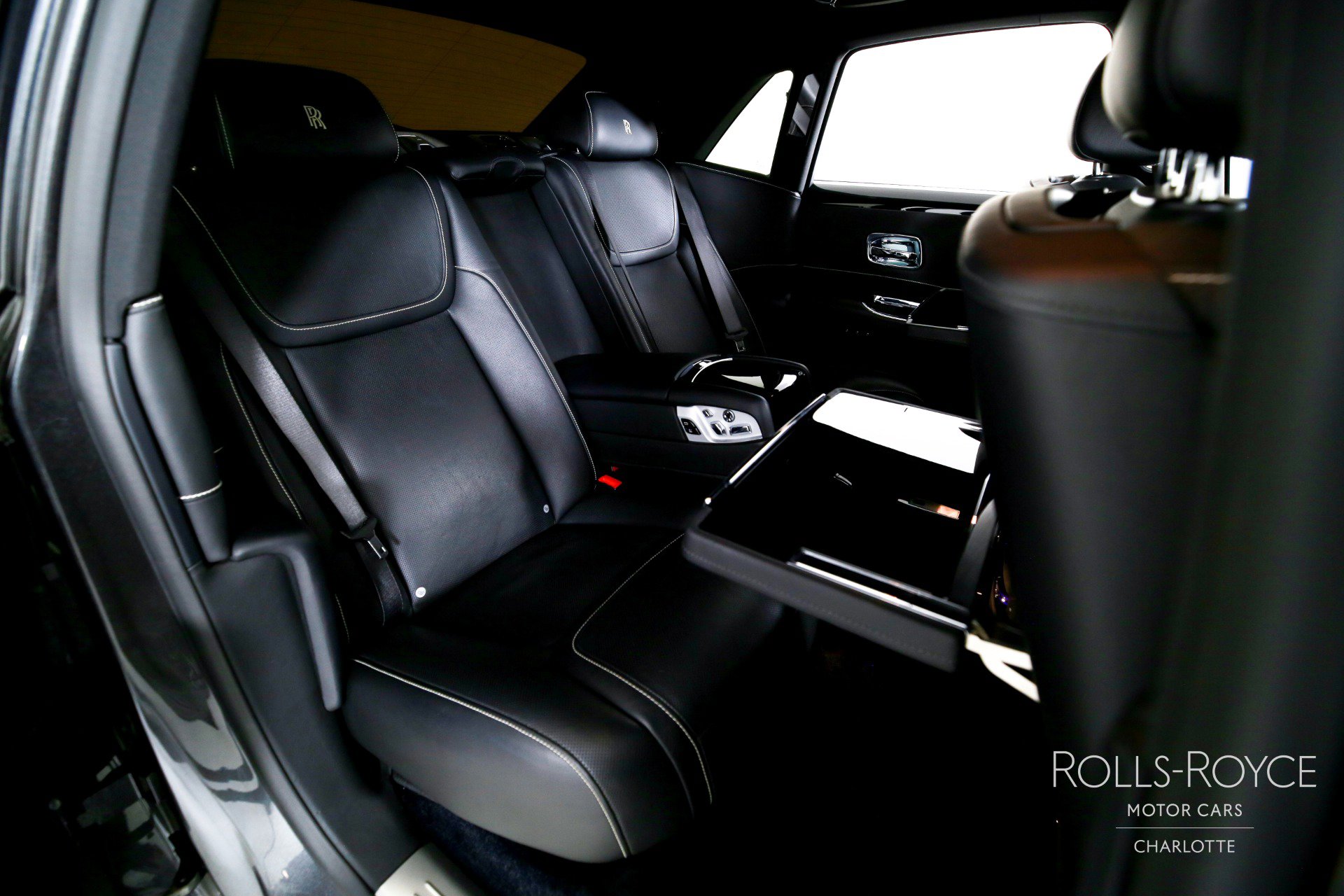 Used 2015 Rolls-Royce Ghost image 26