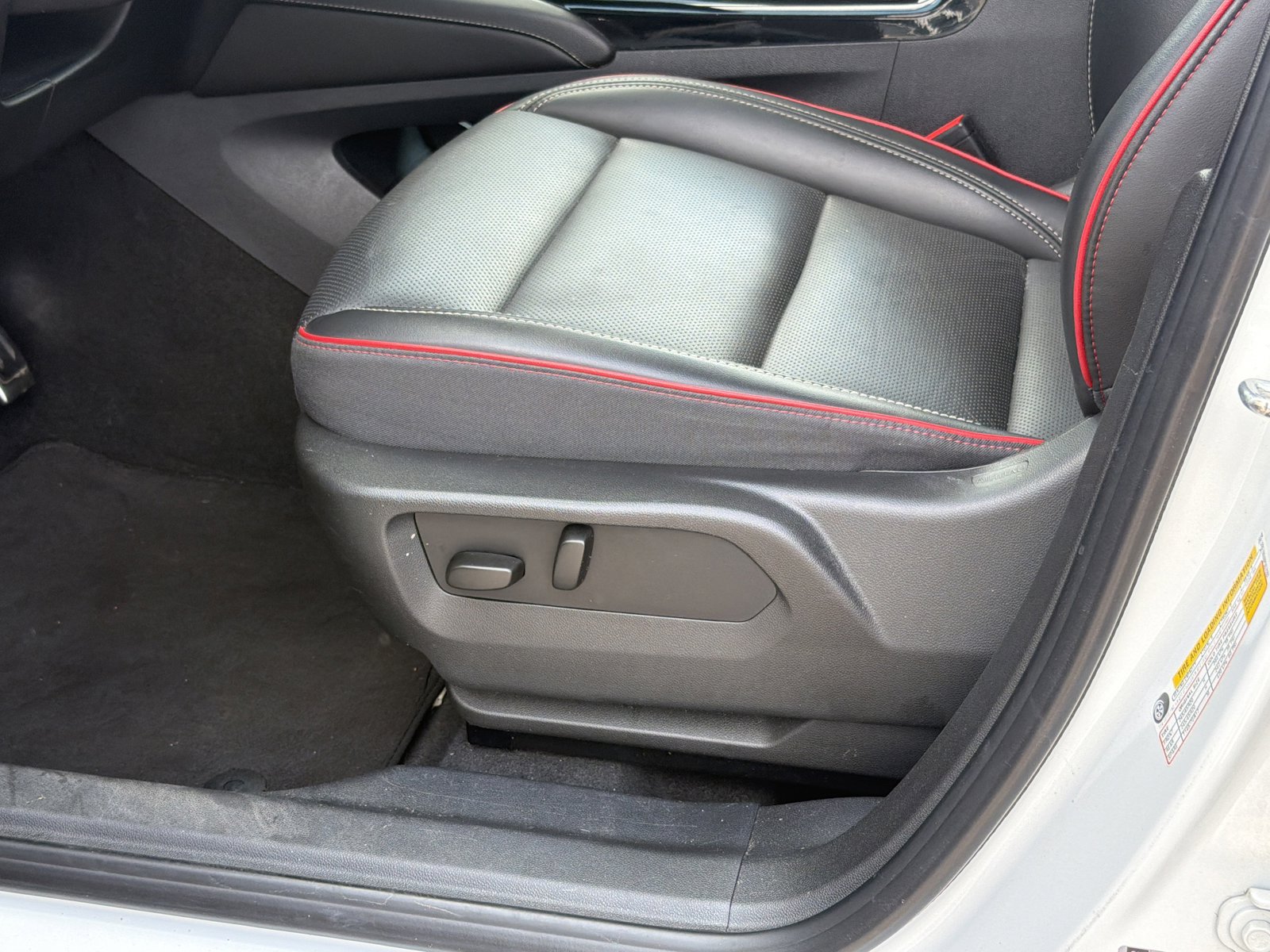 Used 2023 Buick Envision Essence w/ Sport Touring Package FWD image 17