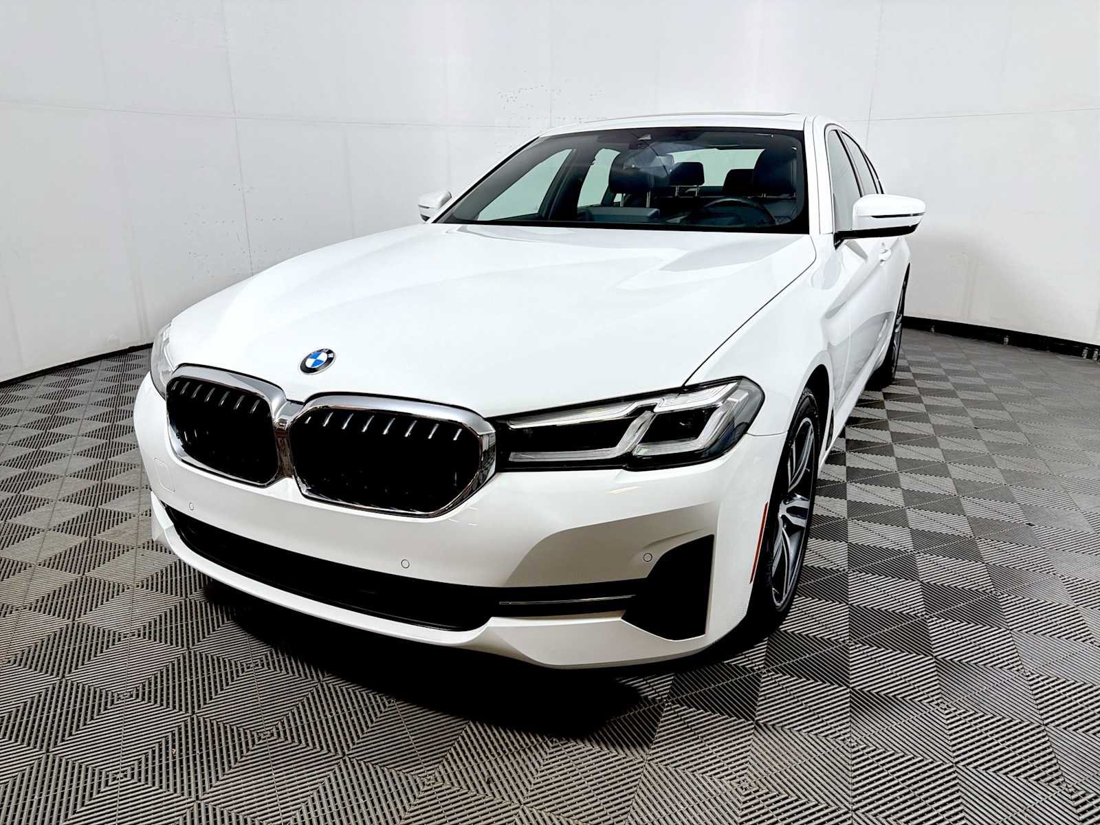 Used 2023 BMW 530i xDrive w/ Premium Package AWD/4WD image 3