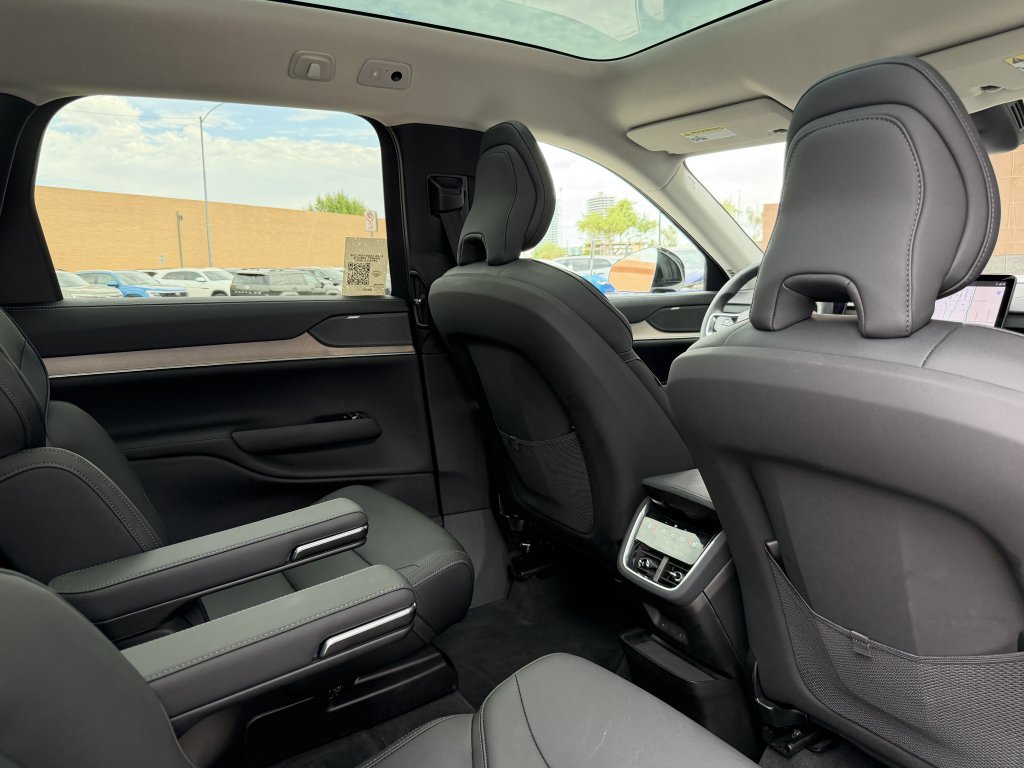 Used 2025 Volvo EX90 Plus AWD/4WD image 39