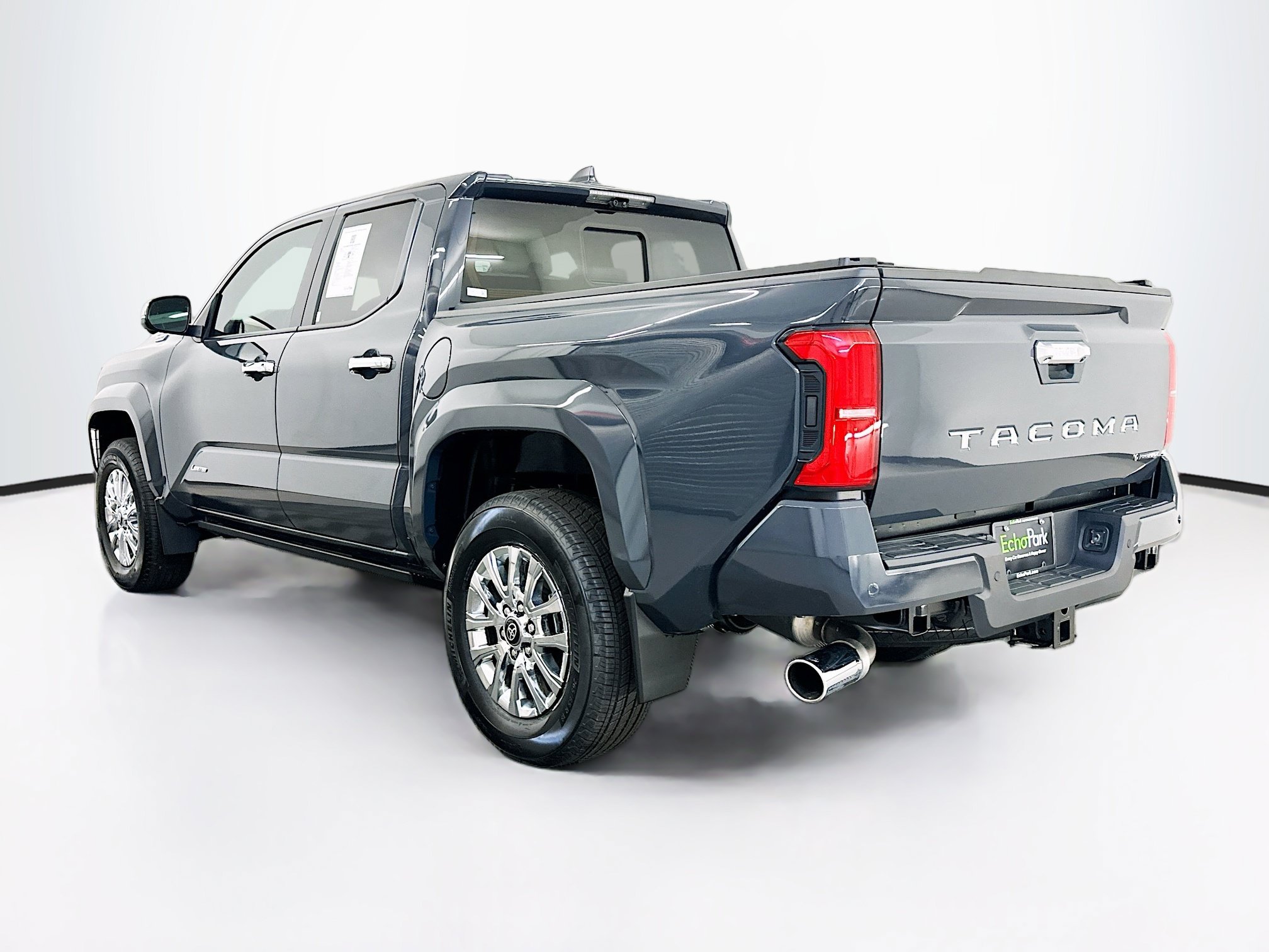 Used 2025 Toyota Tacoma Limited AWD/4WD image 5