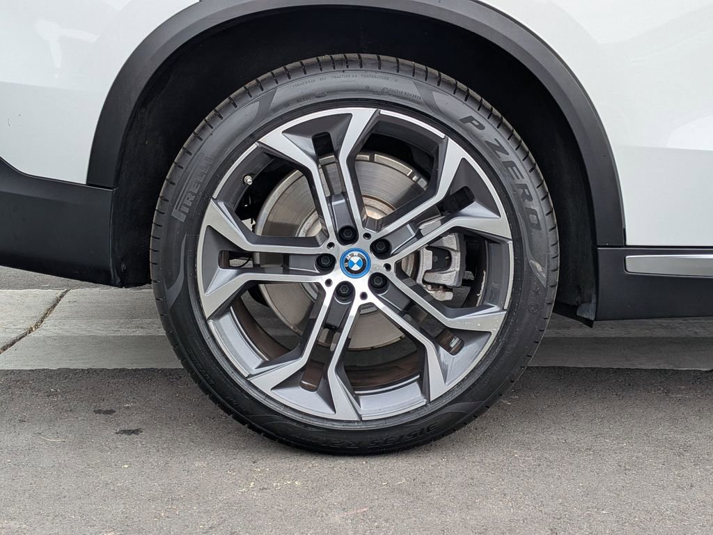 Certified 2024 BMW X5 xDrive50e w/ Premium Package image 31