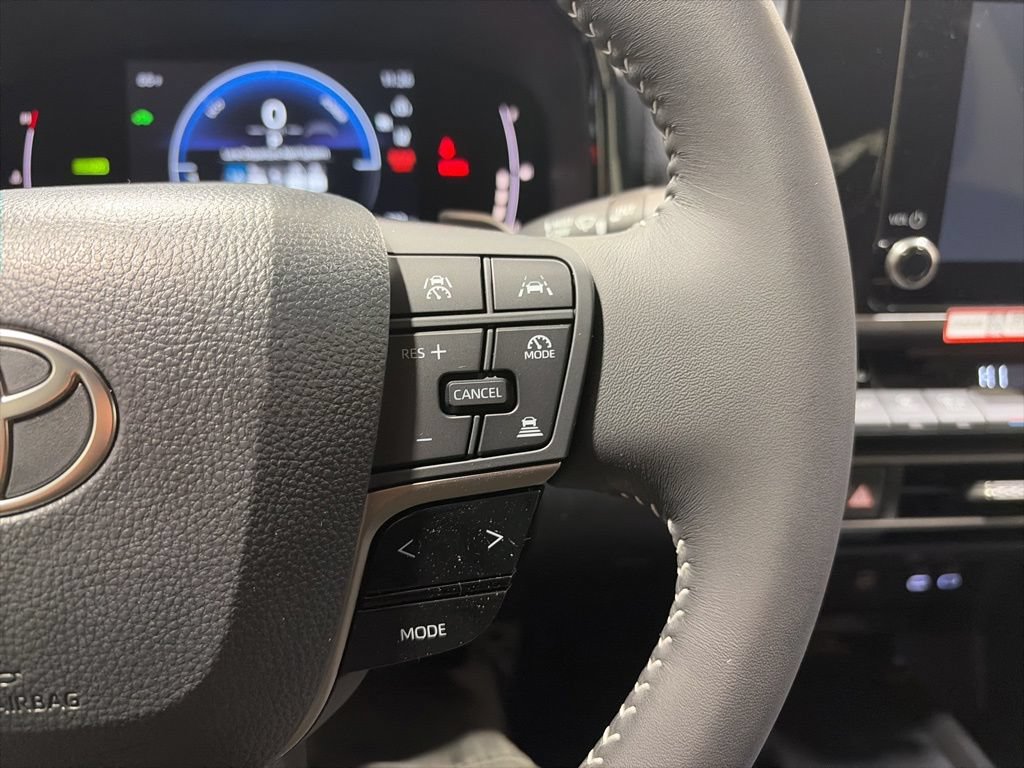 Used 2026 Toyota Camry SE FWD image 25