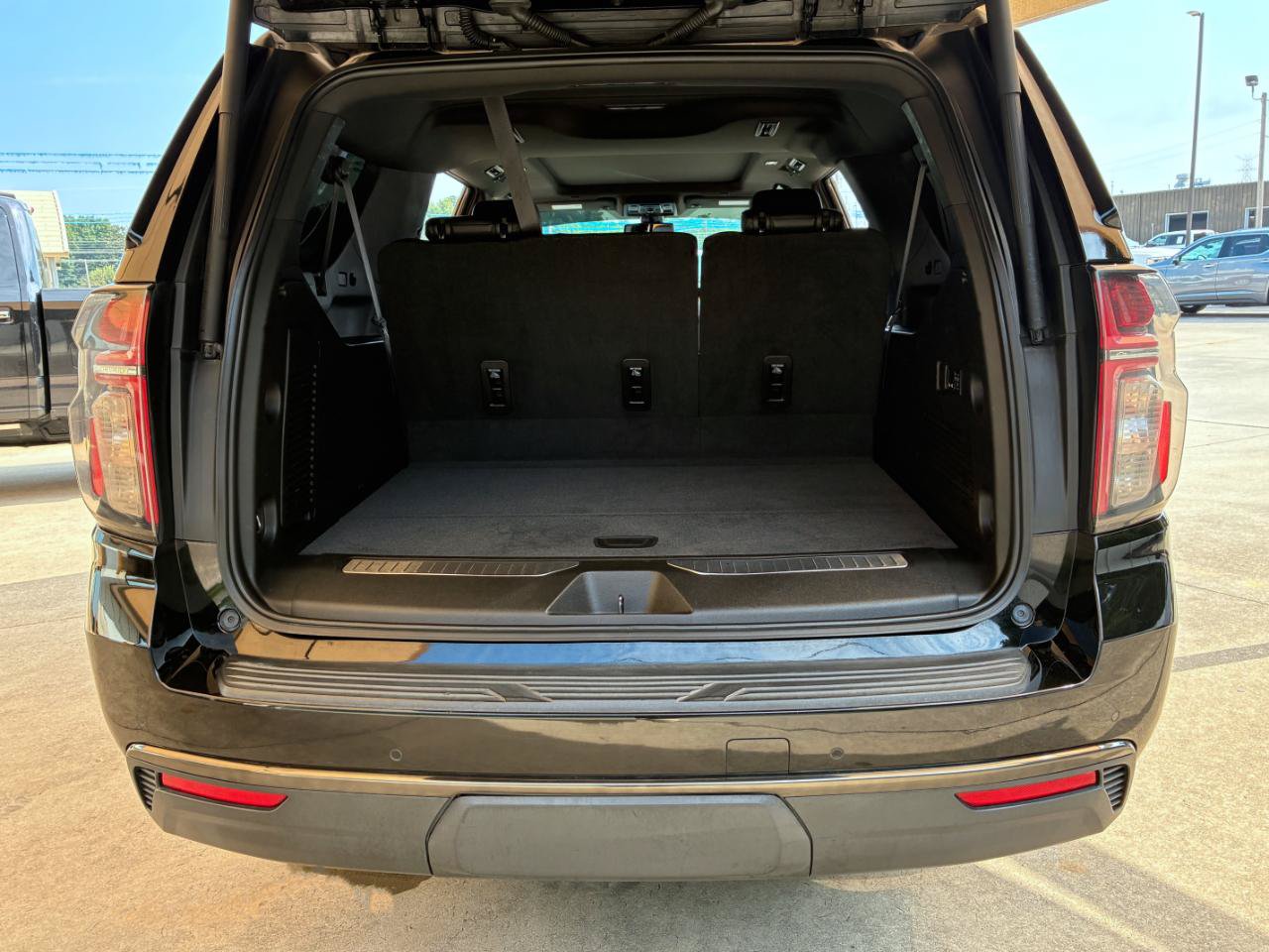 Used 2021 Chevrolet Suburban Z71 w/ Z71 Signature Package AWD/4WD image 35