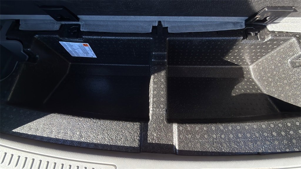 Used 2022 GMC Acadia SLE w/ Driver Convenience Package image 21