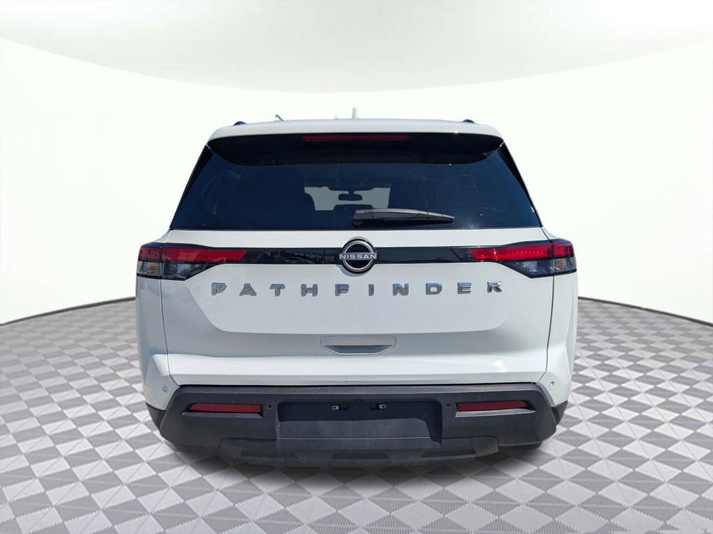 Used 2025 Nissan Pathfinder SV image 3
