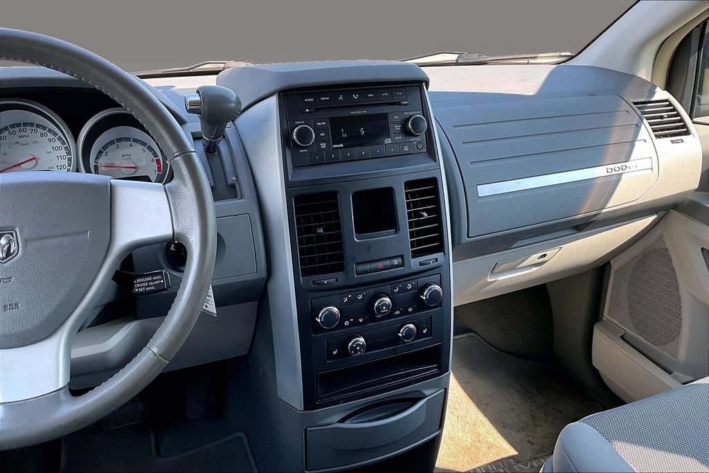 Used 2009 Dodge Grand Caravan SXT FWD image 3