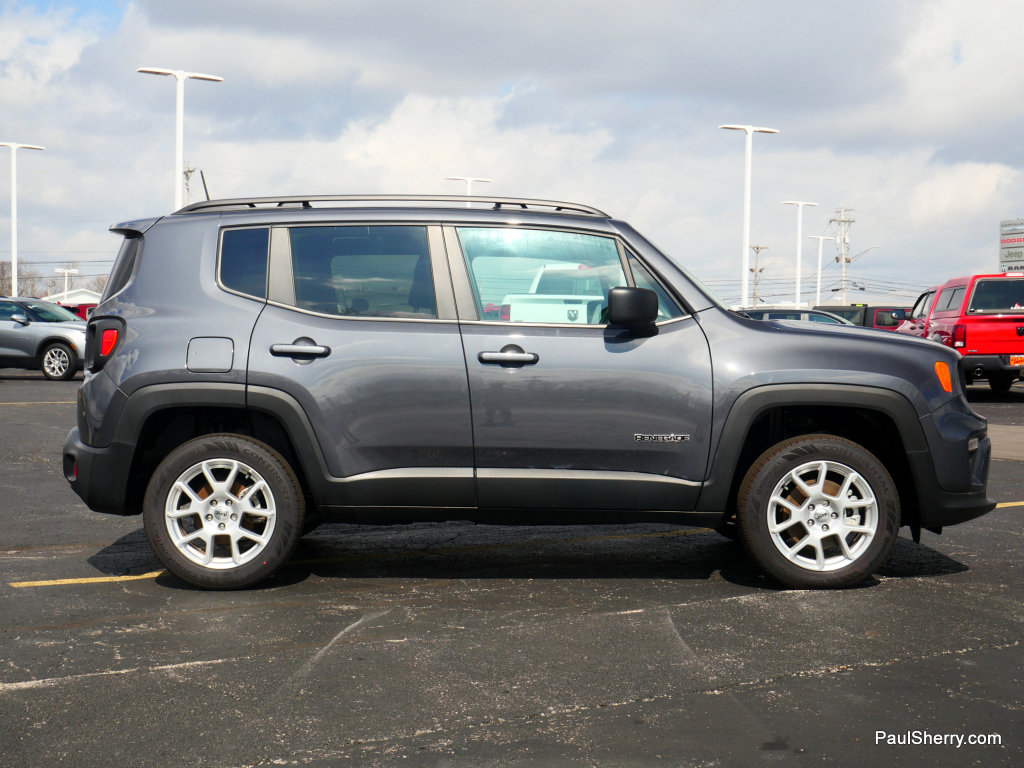 Used 2023 Jeep Renegade Latitude w/ Premium Group AWD/4WD image 12