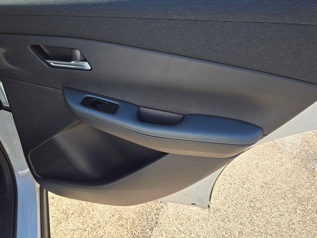 New 2026 Nissan Leaf Platinum+ w/ Cargo Package (Platinum+) FWD image 8