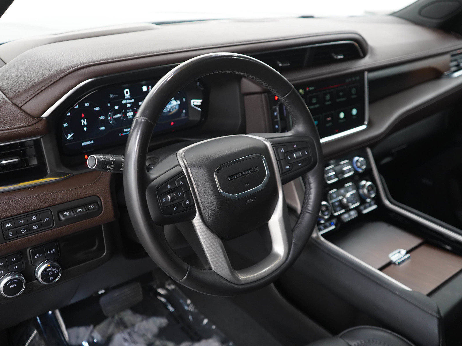 Used 2022 GMC Yukon XL Denali AWD/4WD image 22