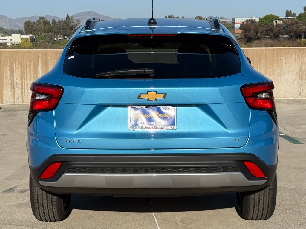 New 2026 Chevrolet Trax LT w/ LT Convenience Package FWD image 7