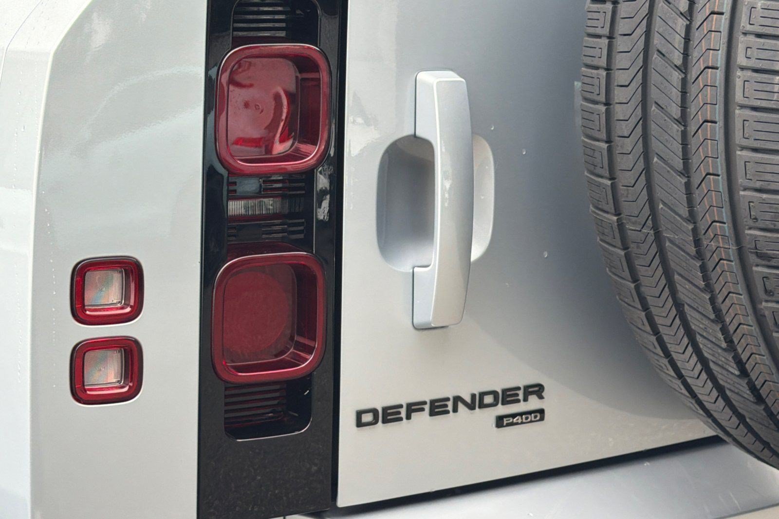 Used 2023 Land Rover Defender 110 SE AWD/4WD image 12