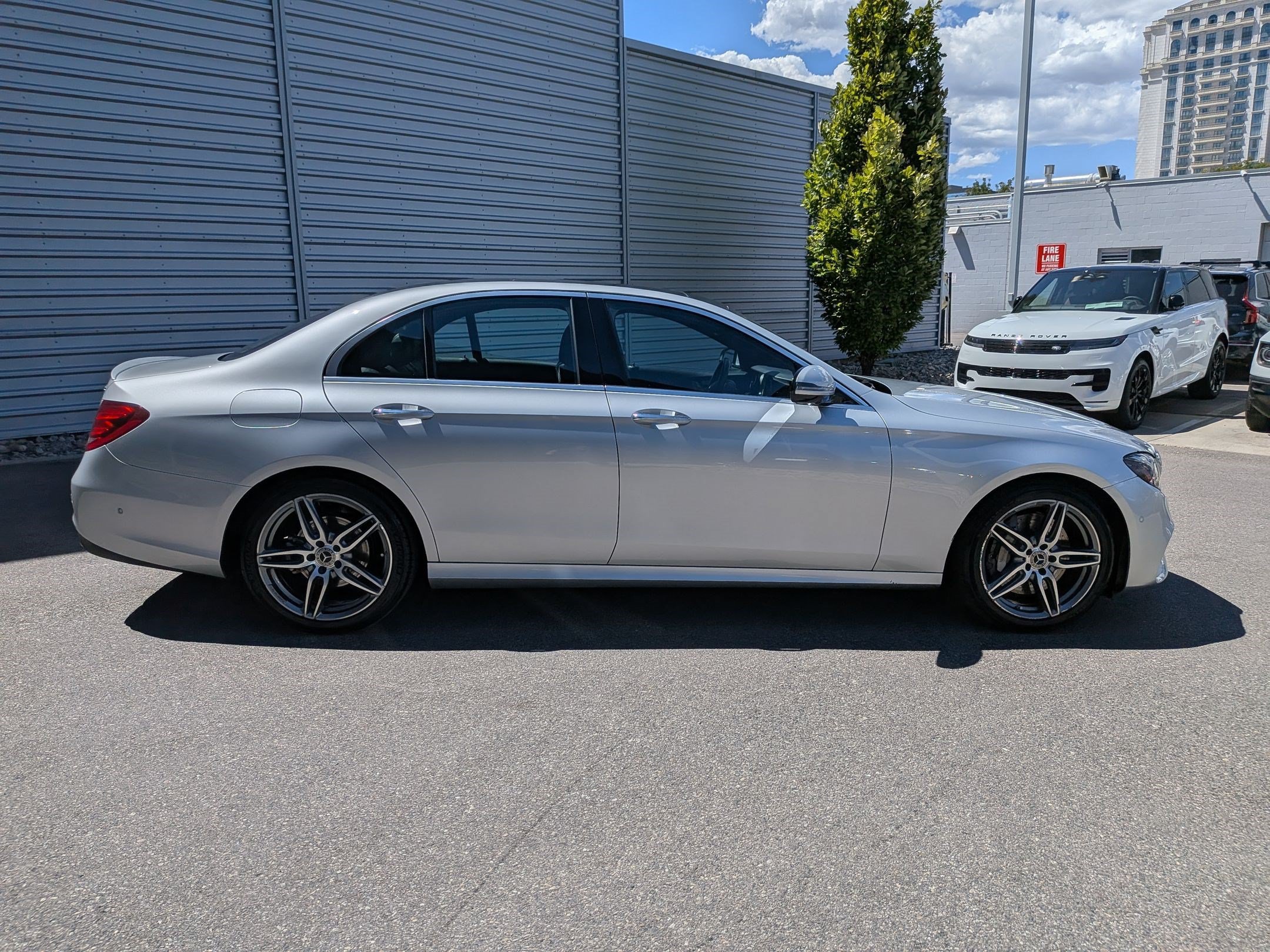 Used 2019 Mercedes-Benz E 300 4MATIC image 2