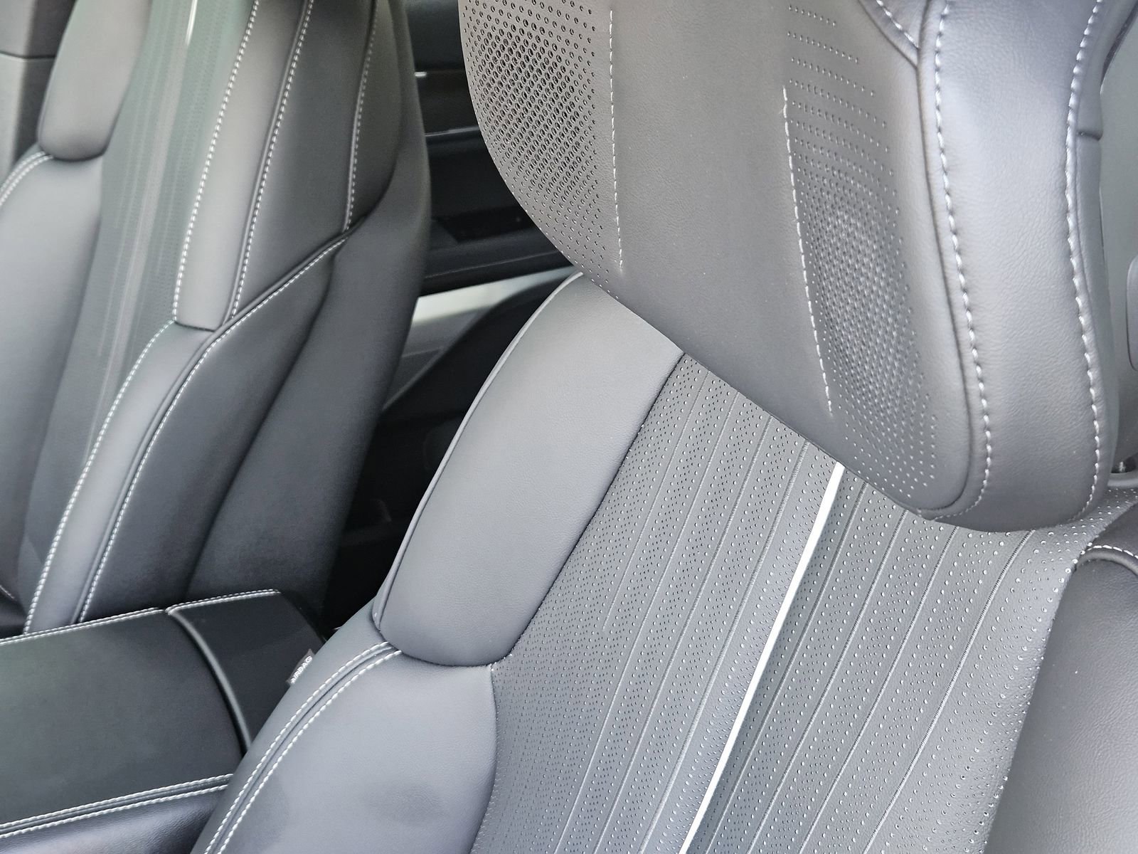 New 2026 Cadillac Vistiq Sport image 21