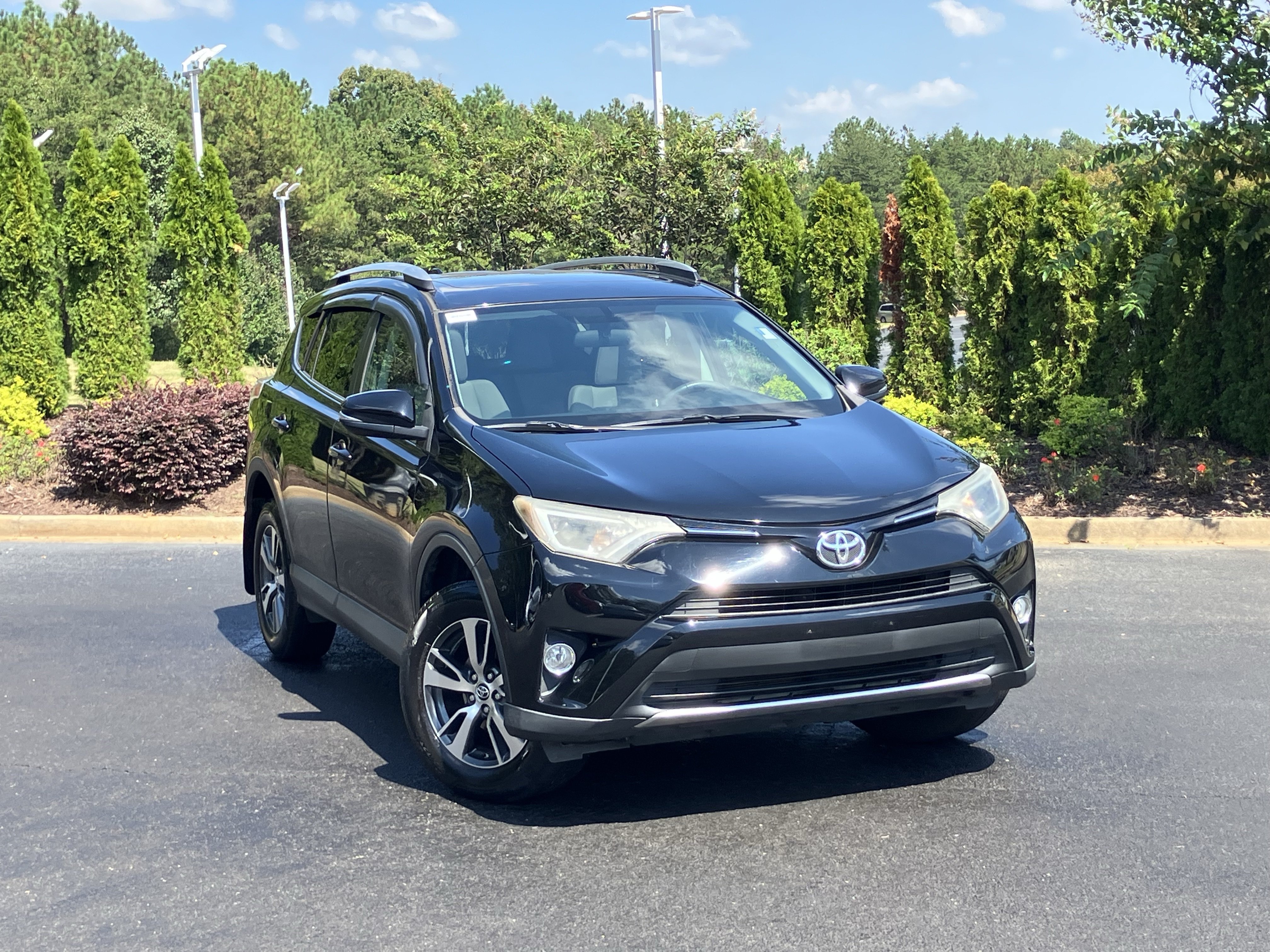 Used 2016 Toyota RAV4 XLE FWD image 2