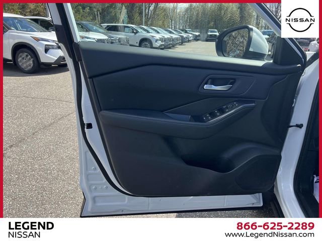 Used 2025 Nissan Rogue SV image 16