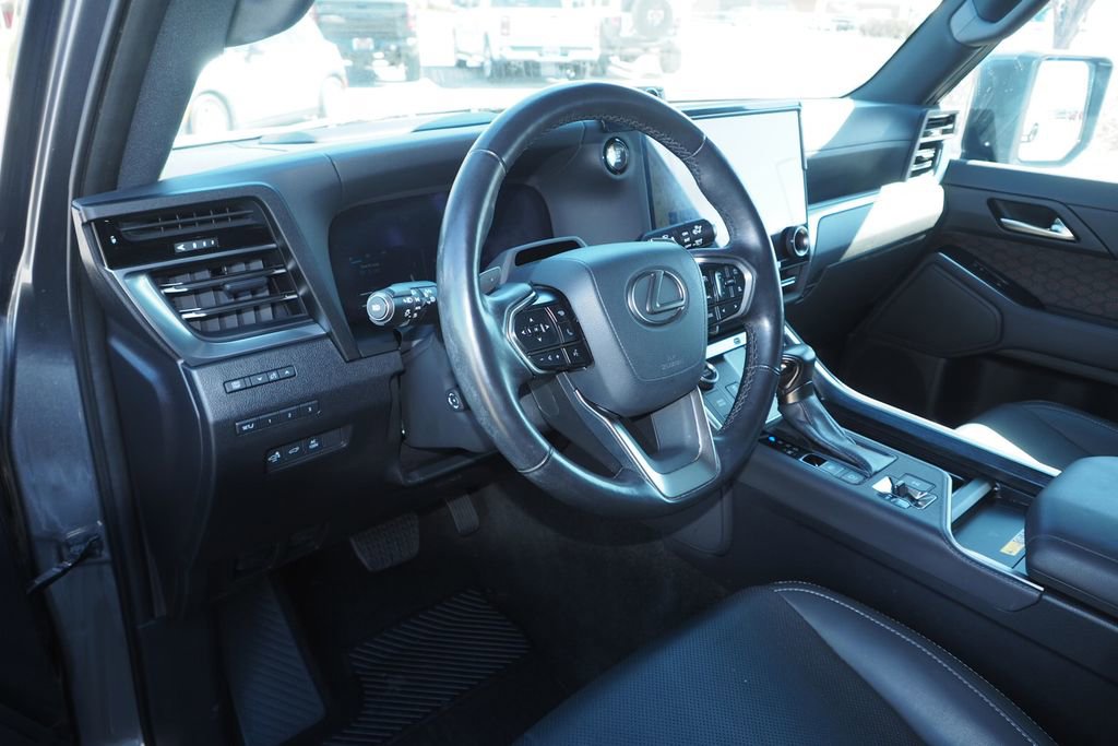 Used 2024 Lexus GX 550 w/ Accessory Package (2T) image 12