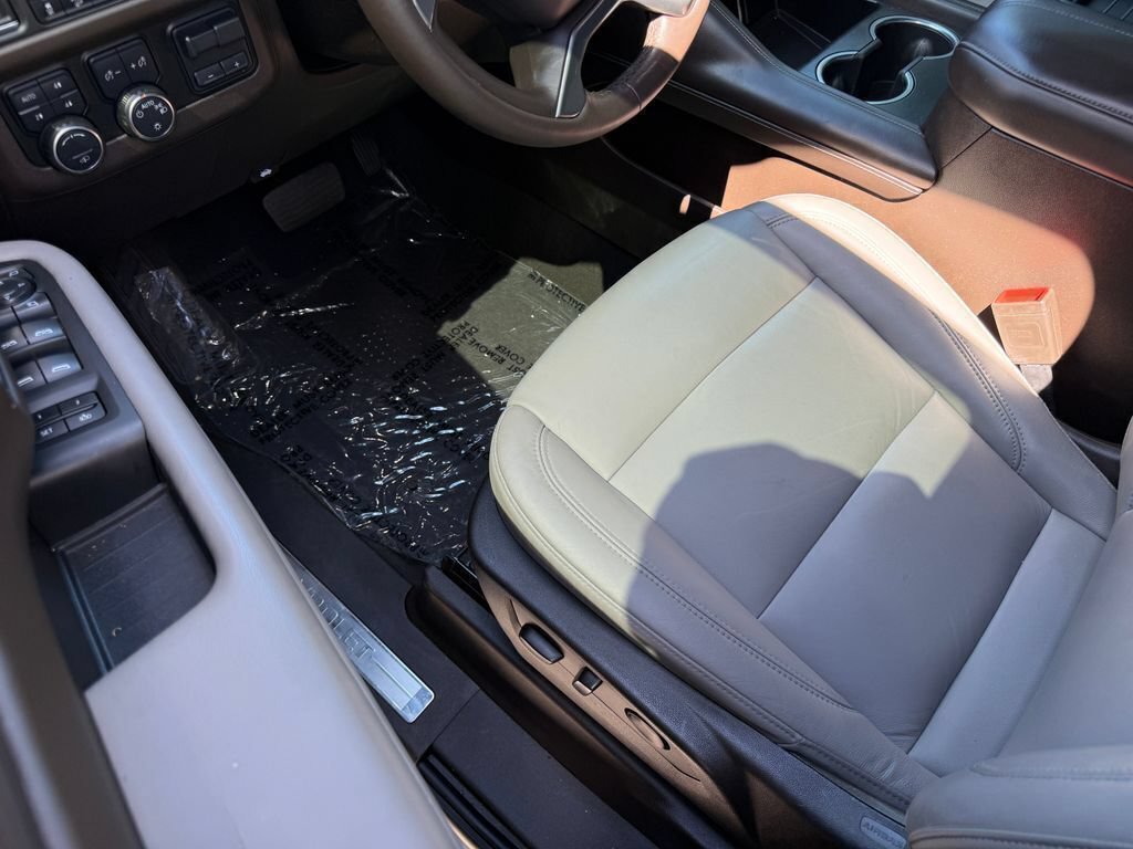 Used 2021 Chevrolet Tahoe Z71 w/ Luxury Package AWD/4WD image 12
