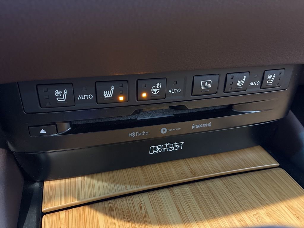 Certified 2019 Lexus ES 300h Ultra Luxury image 28