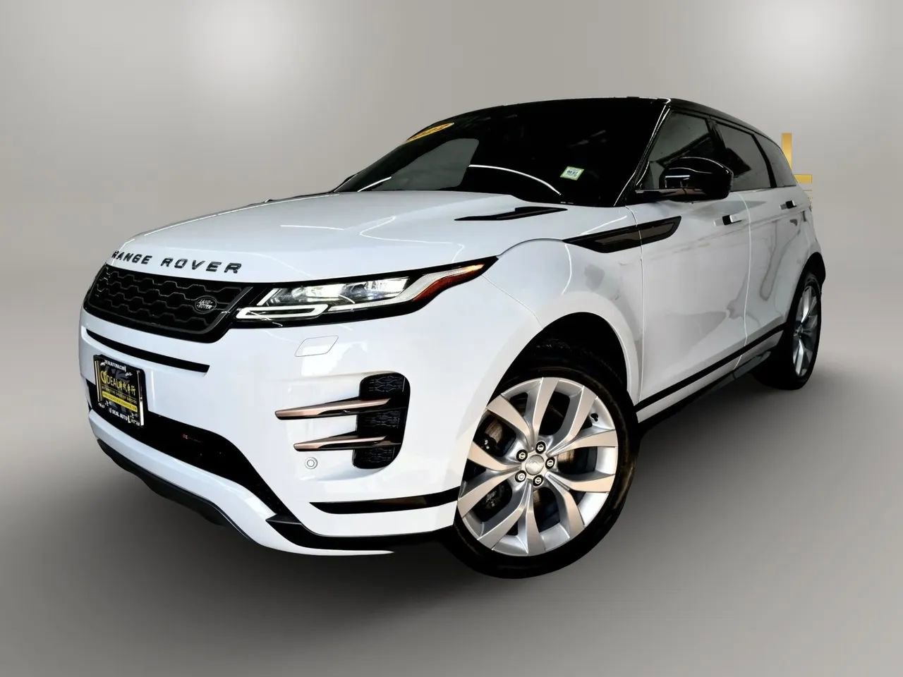 Used 2022 Land Rover Range Rover Evoque R-Dynamic SE image 3