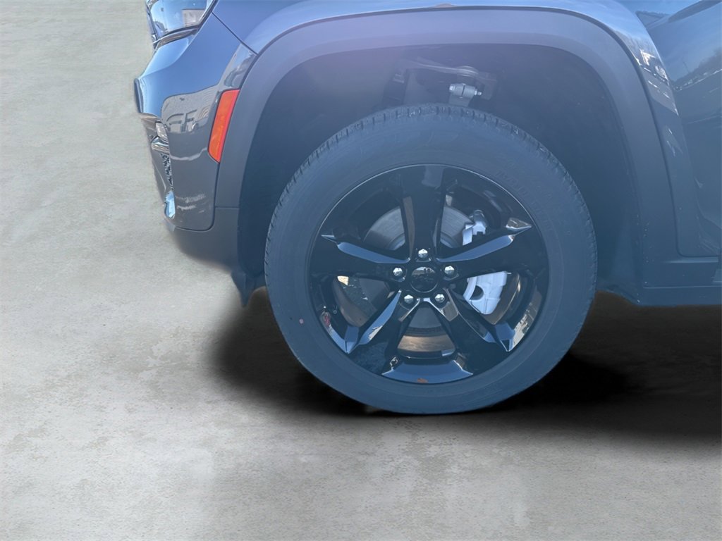 Used 2023 Jeep Grand Cherokee Limited w/ Black Appearance Package image 33