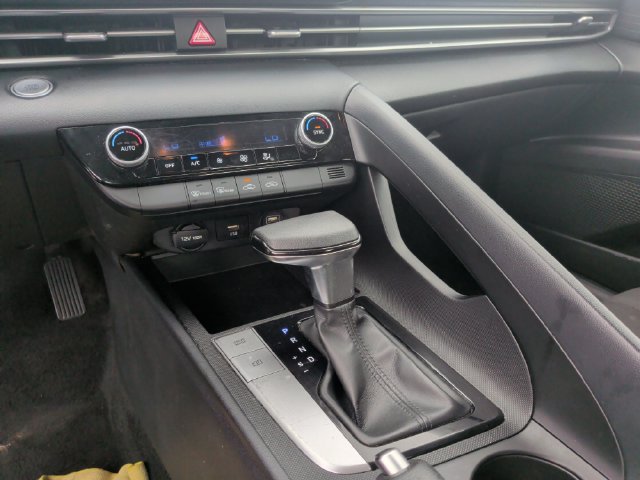 Used 2023 Hyundai Elantra SEL FWD image 22