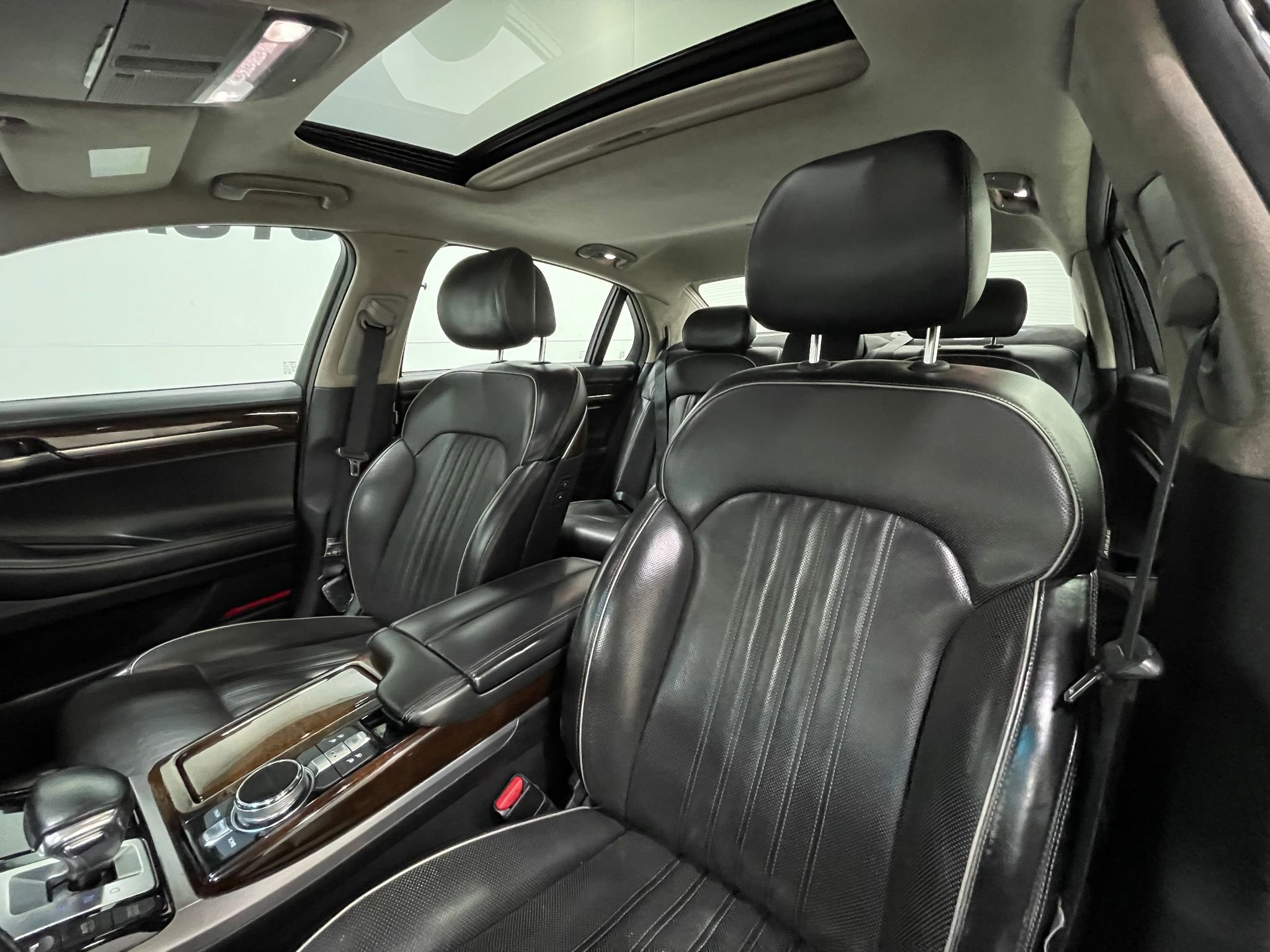 Used 2018 Genesis G90 3.3T Premium AWD/4WD image 14