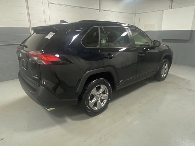 Used 2022 Toyota RAV4 LE image 3