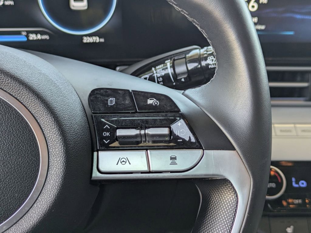 Used 2025 Hyundai Elantra Limited FWD image 21