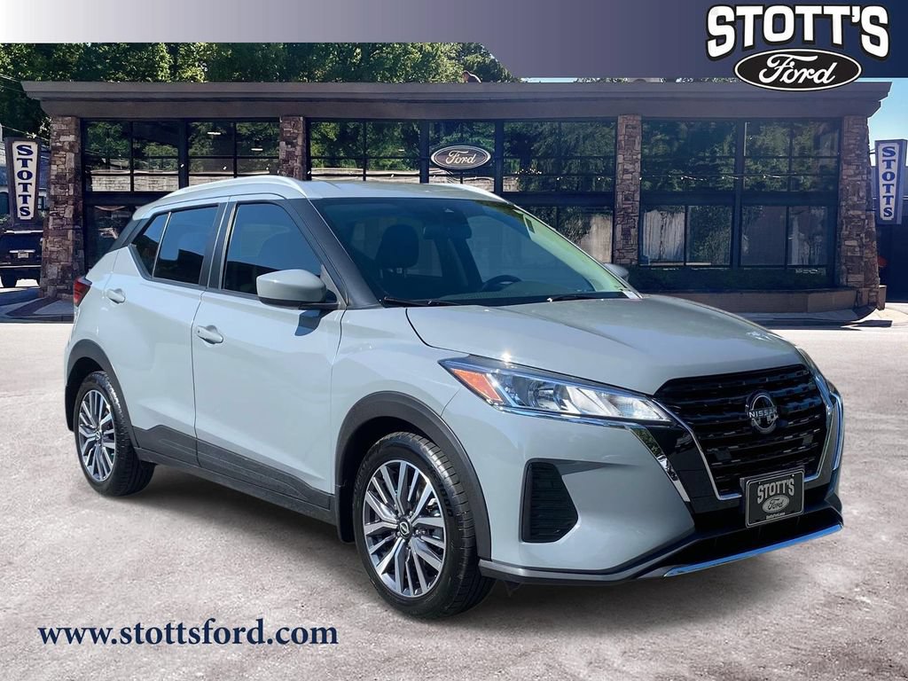 Used 2023 Nissan Kicks SV FWD image 1