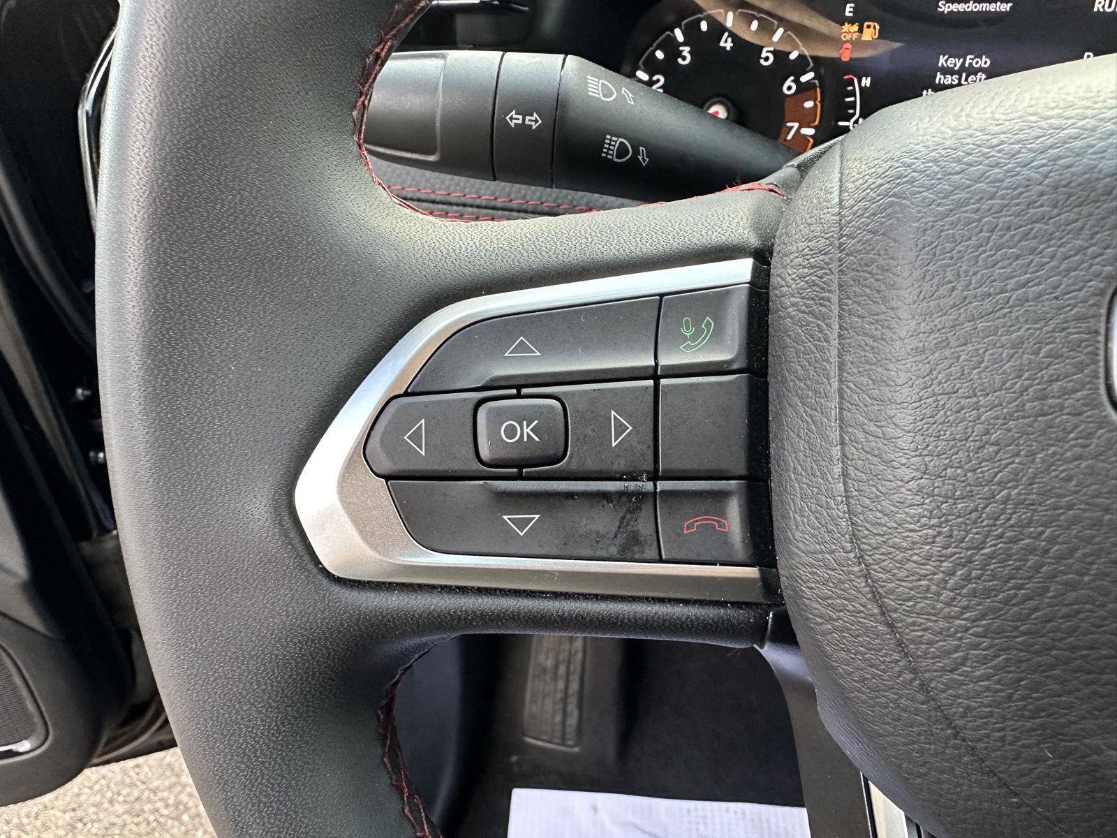 Used 2025 Jeep Compass Trailhawk AWD/4WD image 23