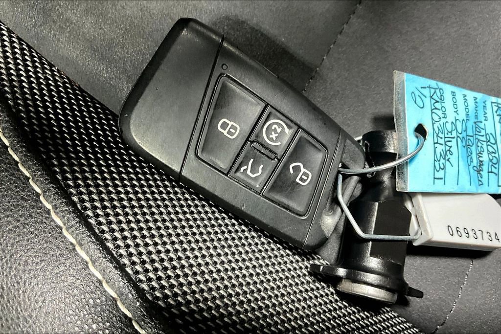 Used 2024 Volkswagen Taos SE image 13