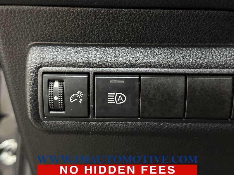 Used 2023 Toyota Corolla LE image 33