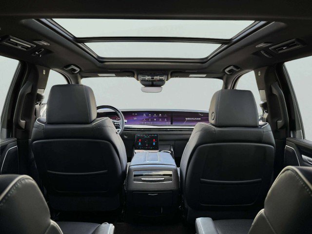 Used 2025 Cadillac Escalade ESV Sport w/ Touring Package image 41