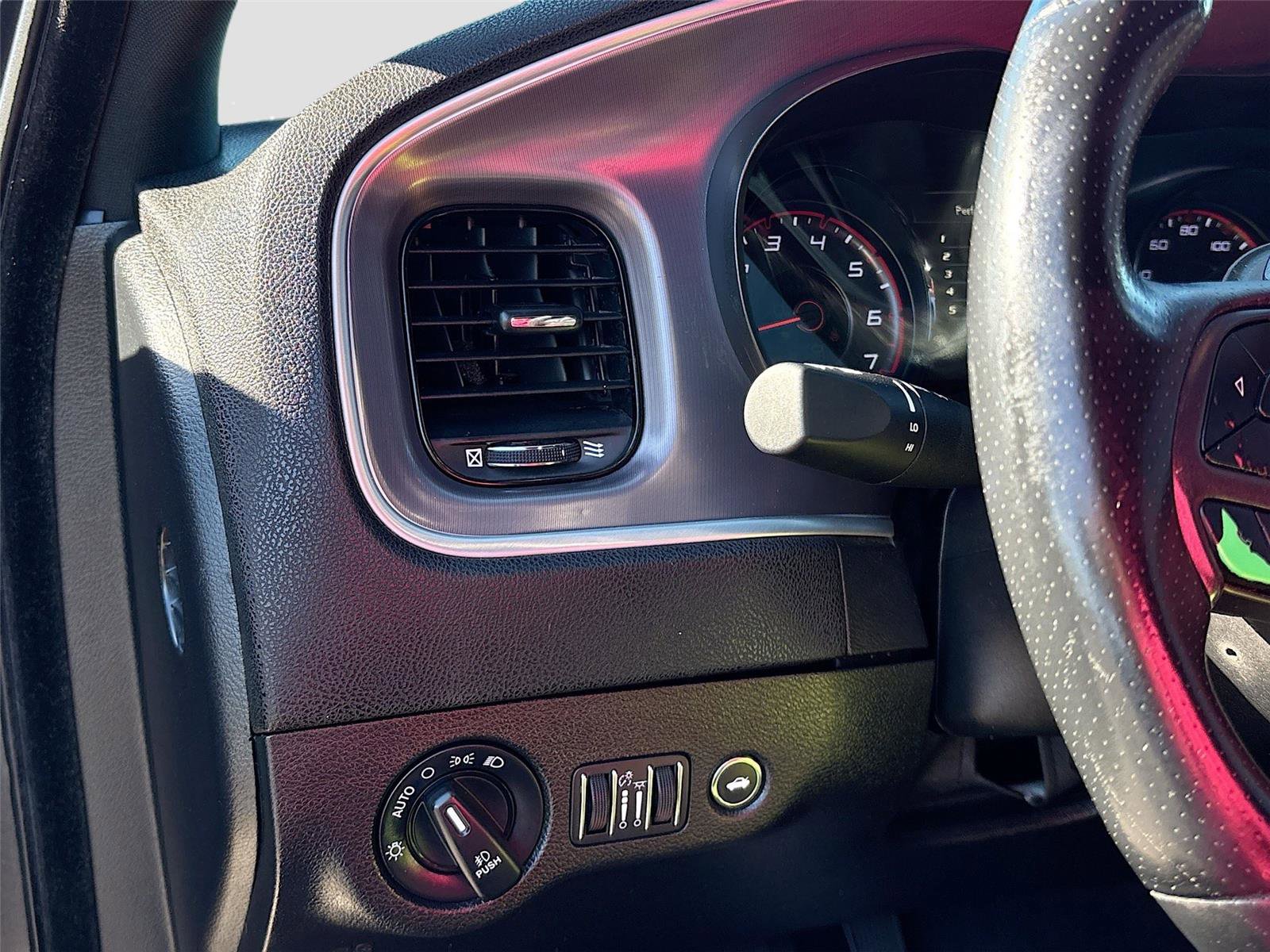 Used 2019 Dodge Charger R/T w/ Blacktop Package image 10