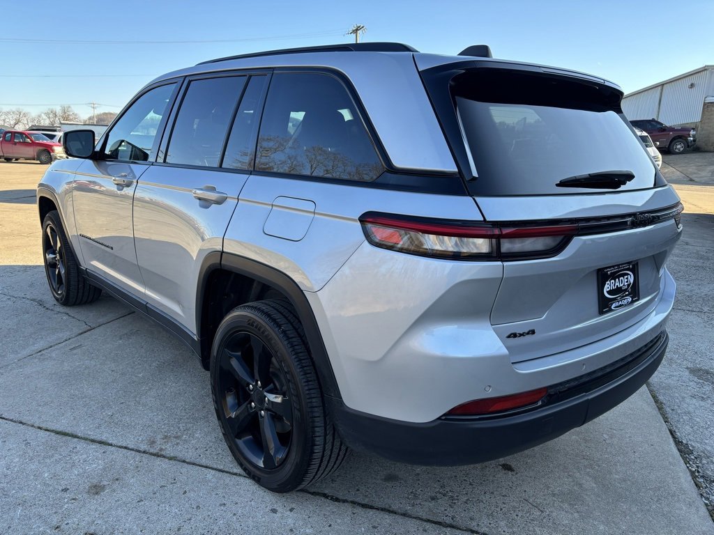 Used 2024 Jeep Grand Cherokee Altitude image 5