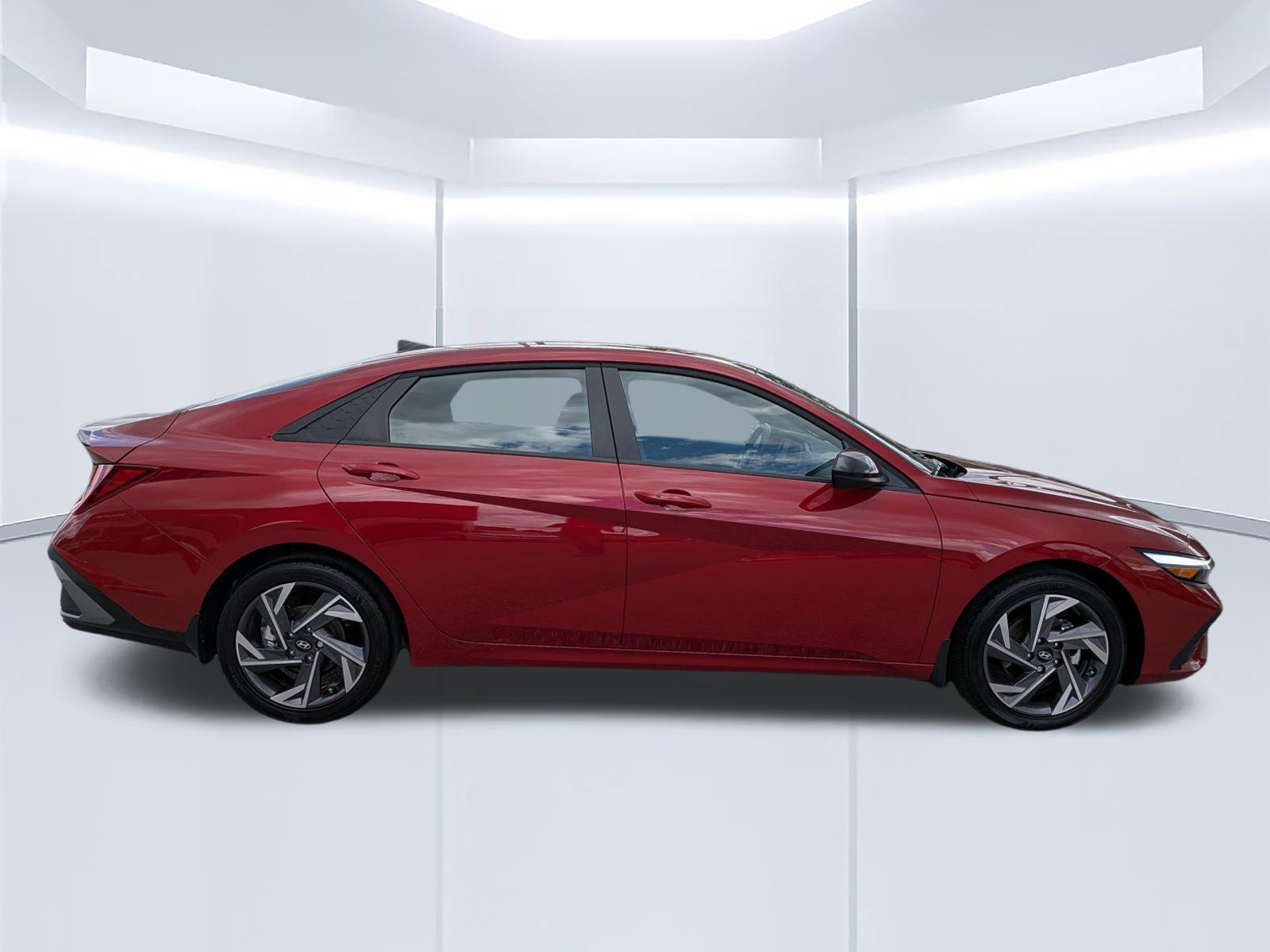 Certified 2025 Hyundai Elantra Sport FWD image 3