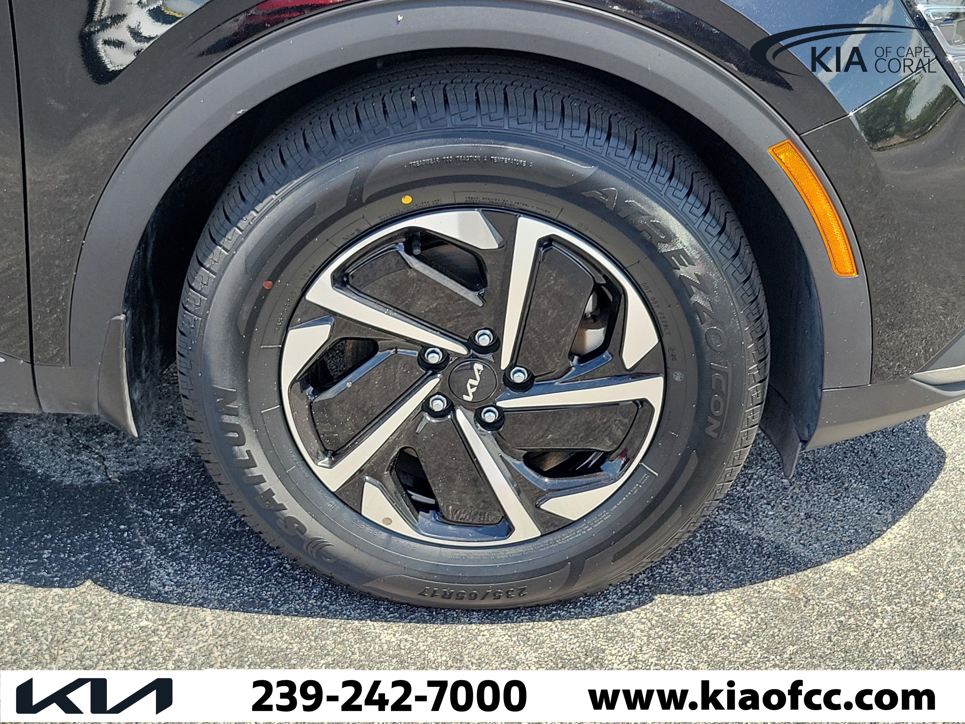 Certified 2025 Kia Sportage LX image 7